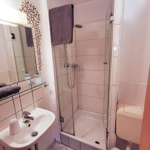 Zimmer mit zwei Einzelbetten